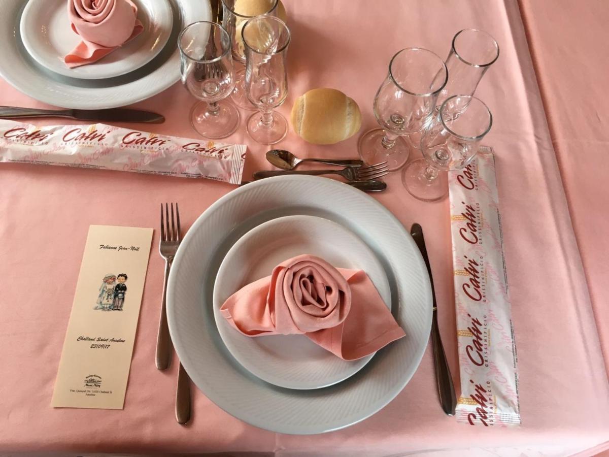 Hotel Mont Nery Challand-Saint-Anselme Esterno foto
