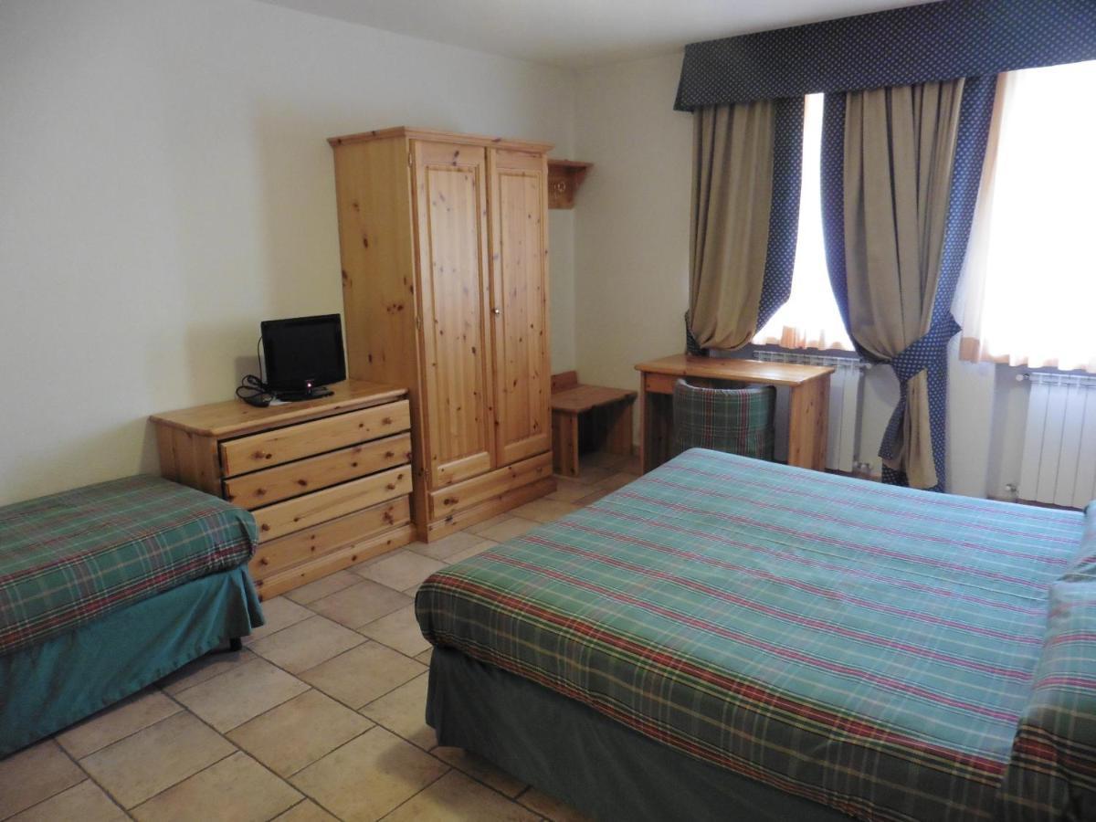 Hotel Mont Nery Challand-Saint-Anselme Esterno foto