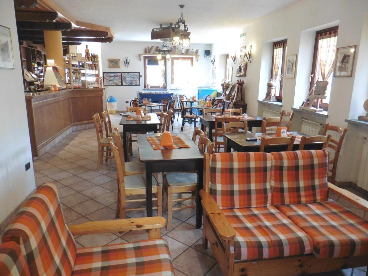 Hotel Mont Nery Challand-Saint-Anselme Esterno foto