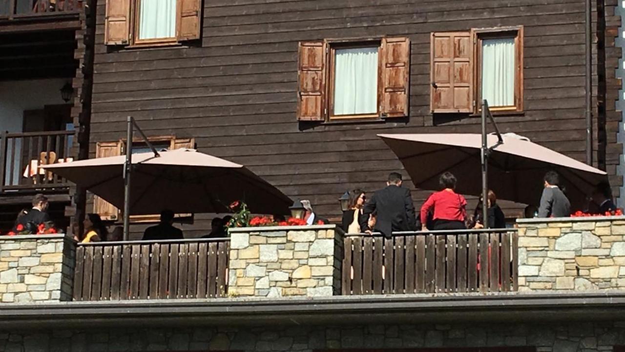 Hotel Mont Nery Challand-Saint-Anselme Esterno foto