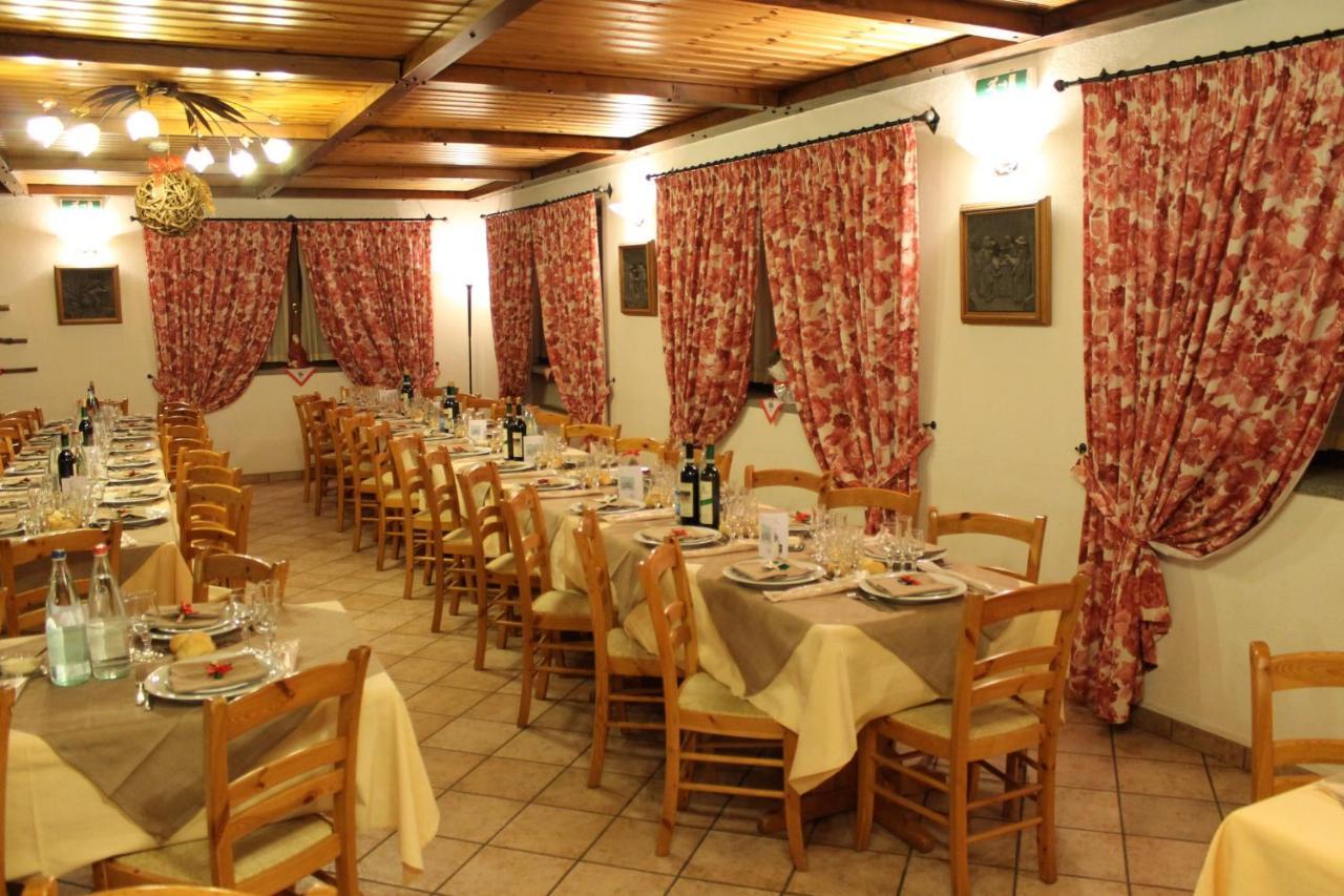 Hotel Mont Nery Challand-Saint-Anselme Esterno foto