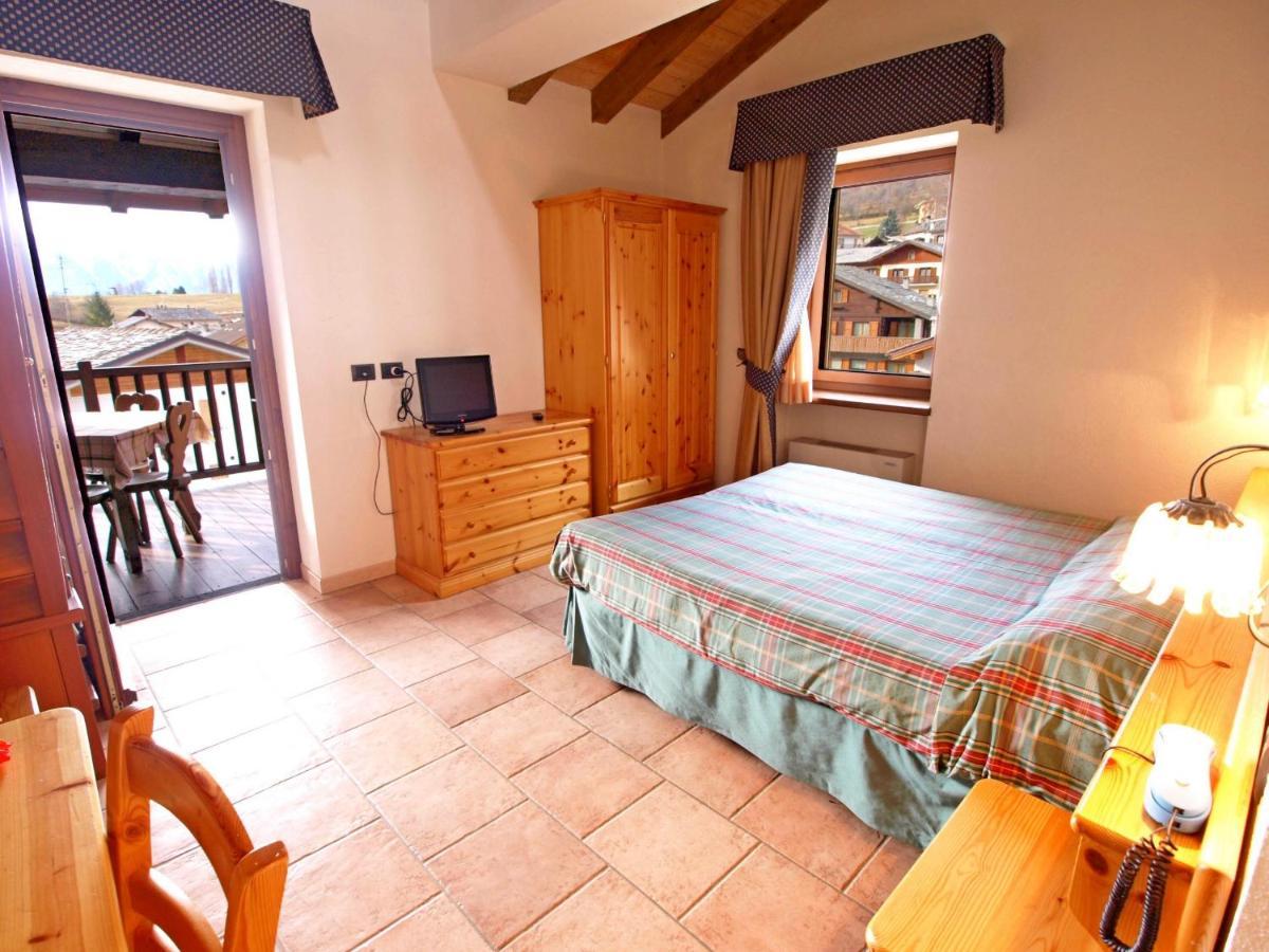Hotel Mont Nery Challand-Saint-Anselme Esterno foto
