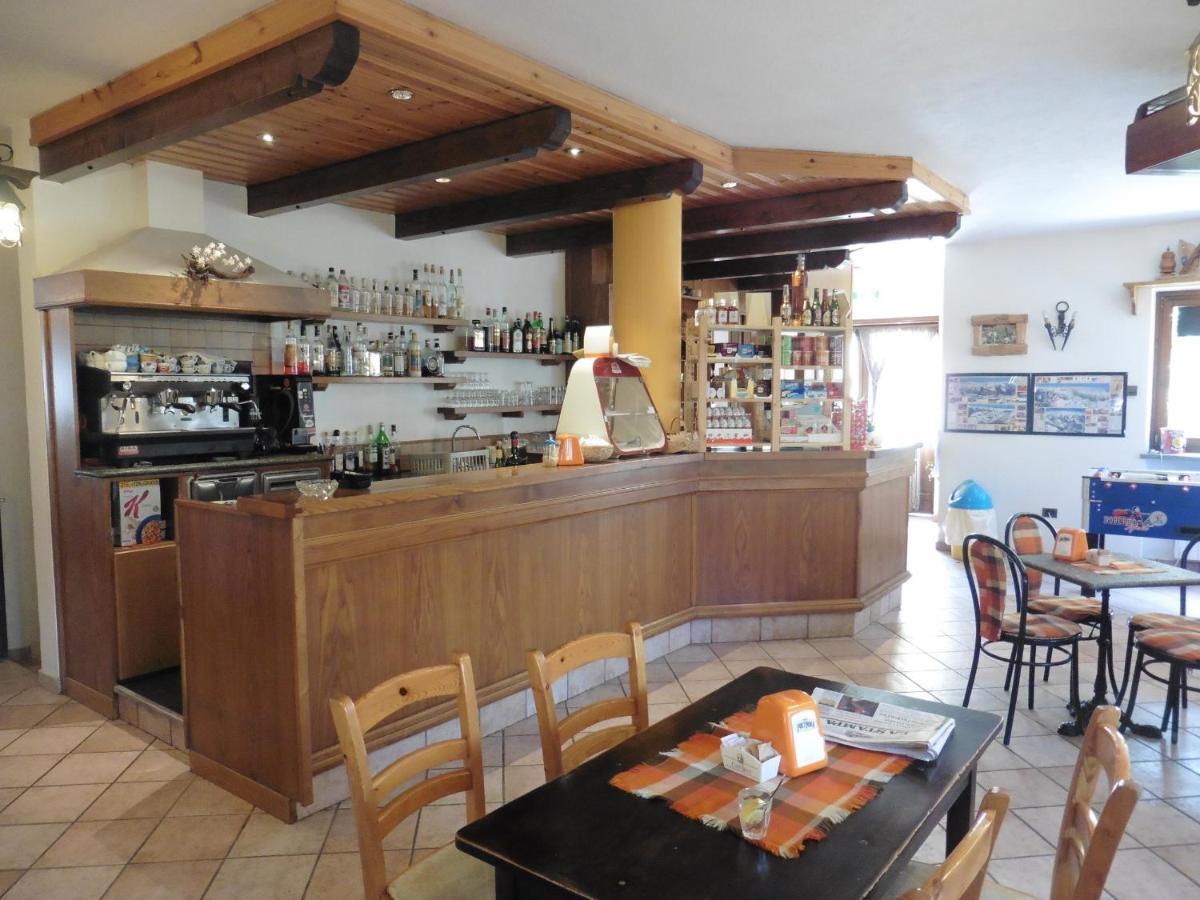 Hotel Mont Nery Challand-Saint-Anselme Esterno foto