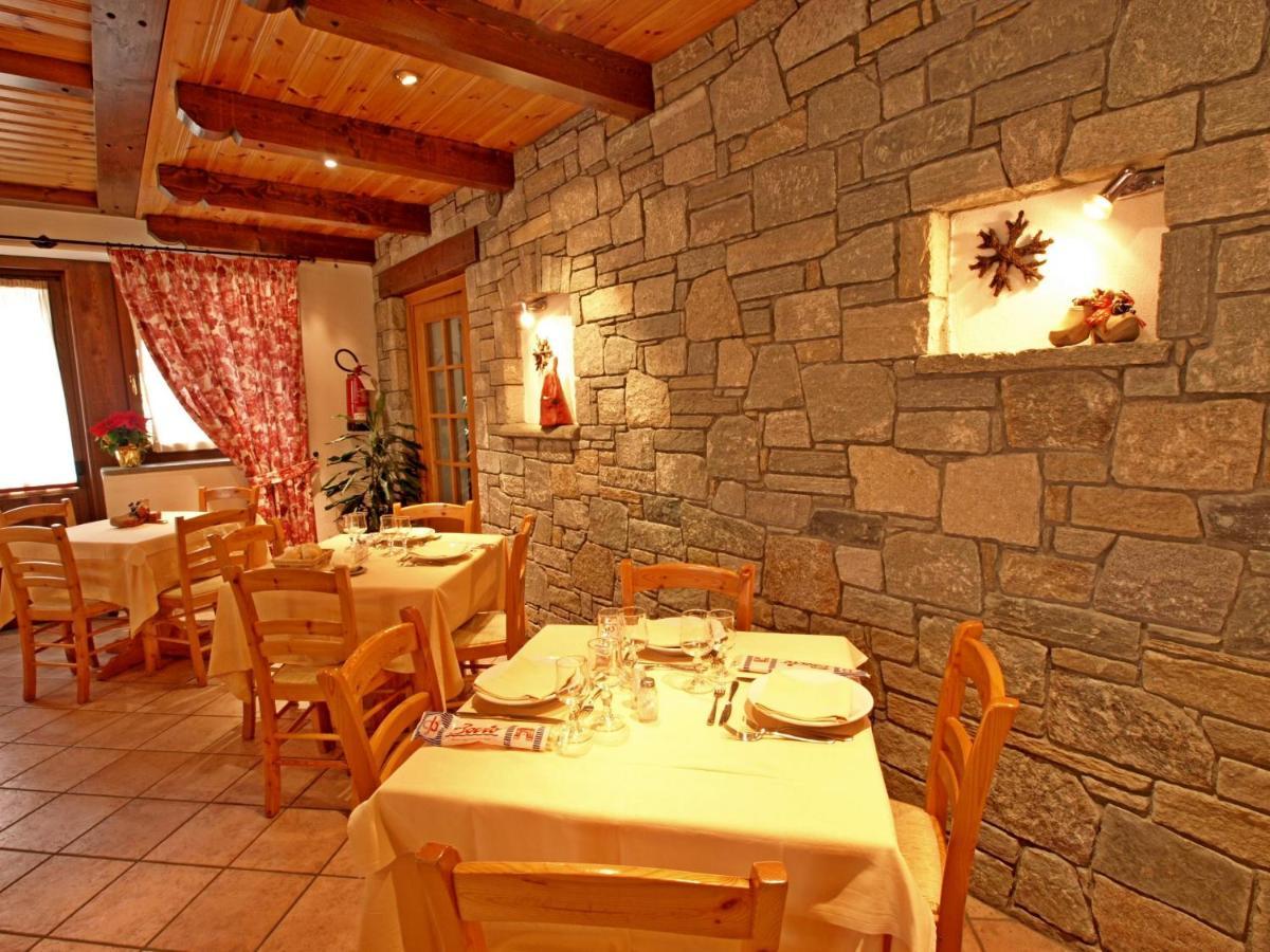 Hotel Mont Nery Challand-Saint-Anselme Esterno foto