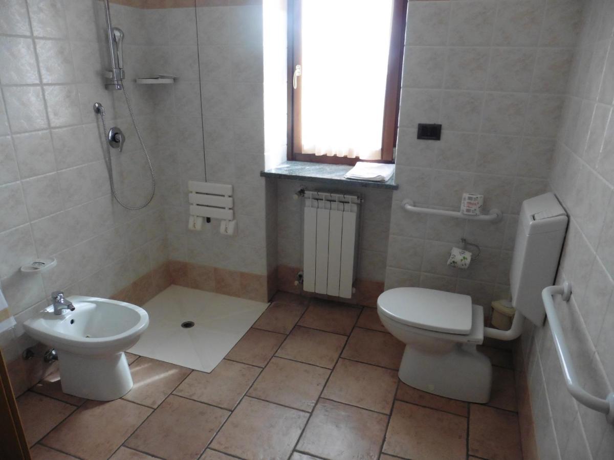 Hotel Mont Nery Challand-Saint-Anselme Esterno foto