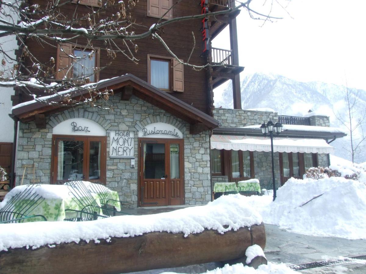 Hotel Mont Nery Challand-Saint-Anselme Esterno foto