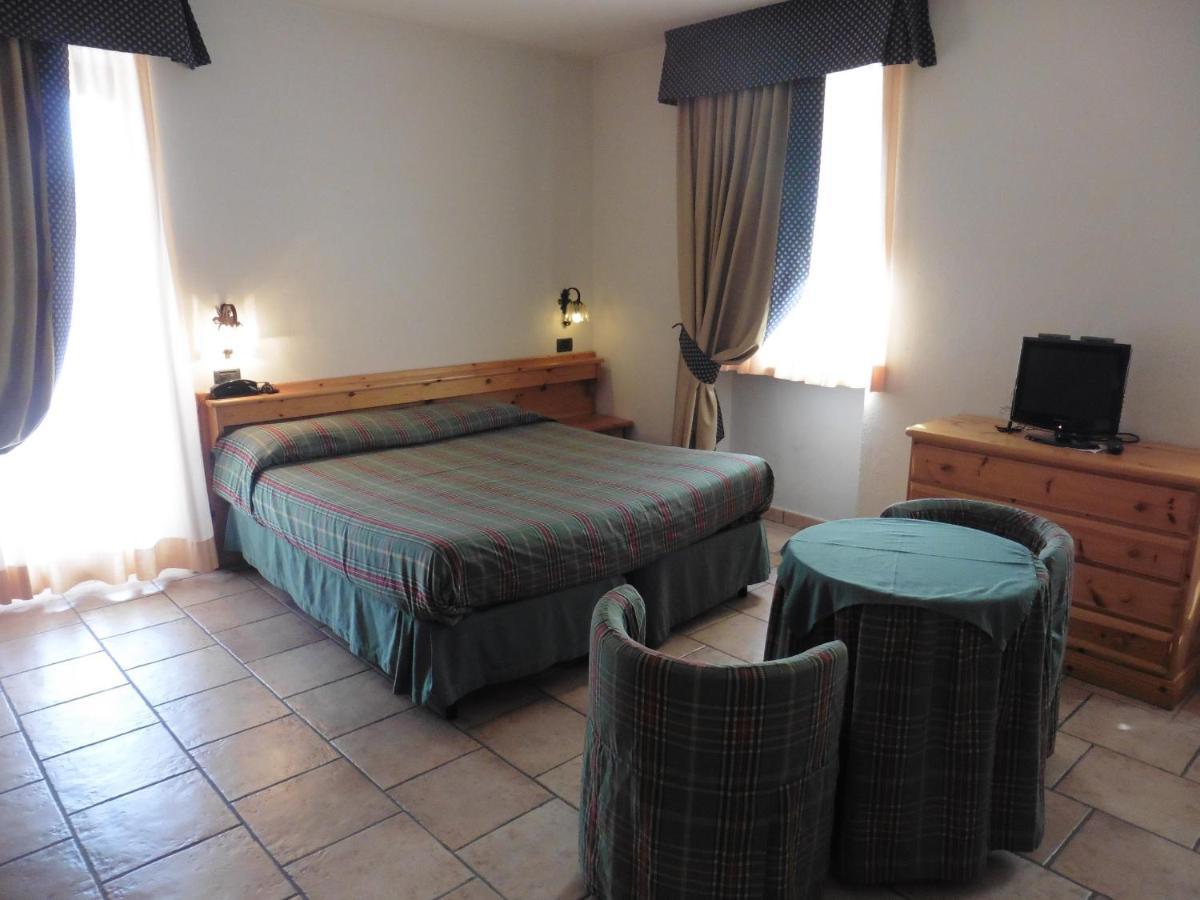 Hotel Mont Nery Challand-Saint-Anselme Esterno foto
