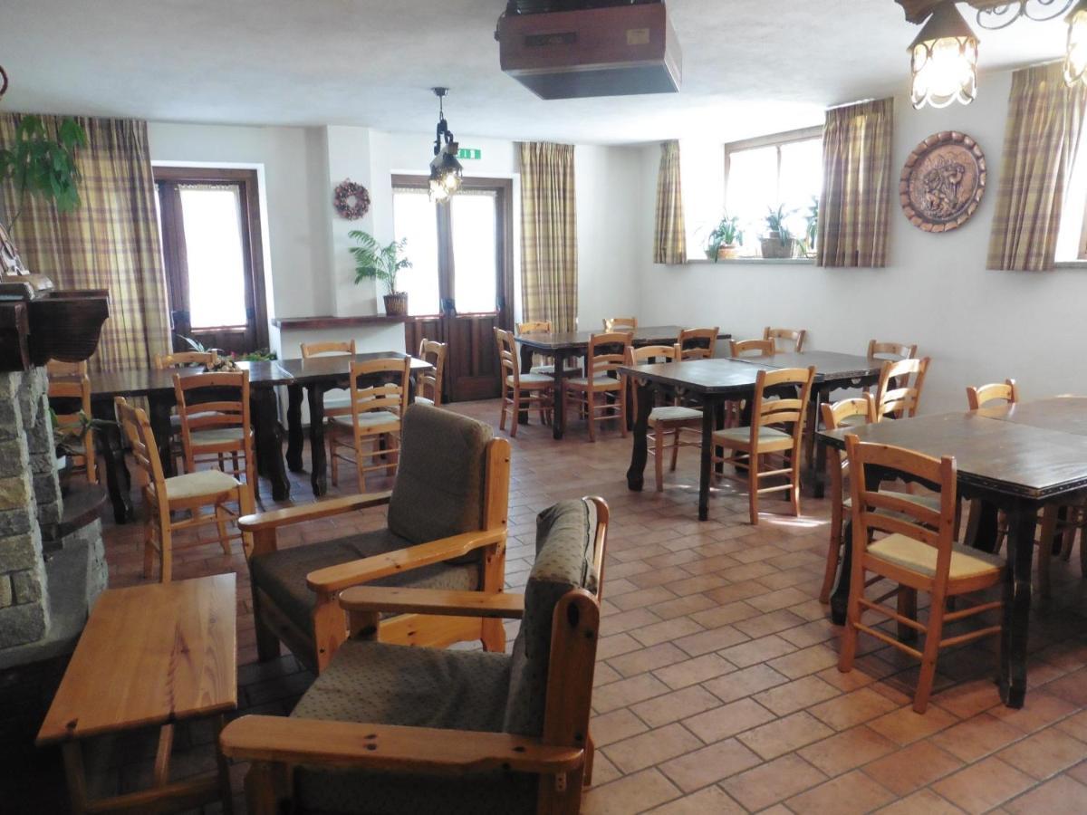 Hotel Mont Nery Challand-Saint-Anselme Esterno foto