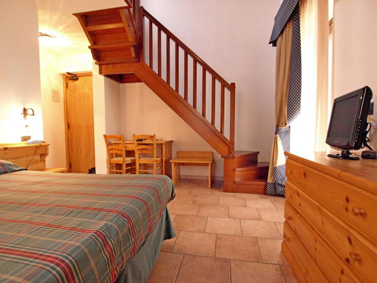 Hotel Mont Nery Challand-Saint-Anselme Esterno foto