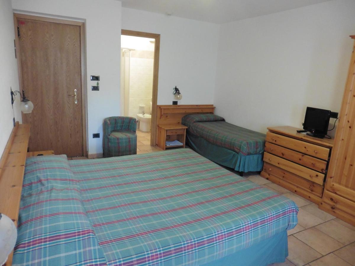 Hotel Mont Nery Challand-Saint-Anselme Esterno foto