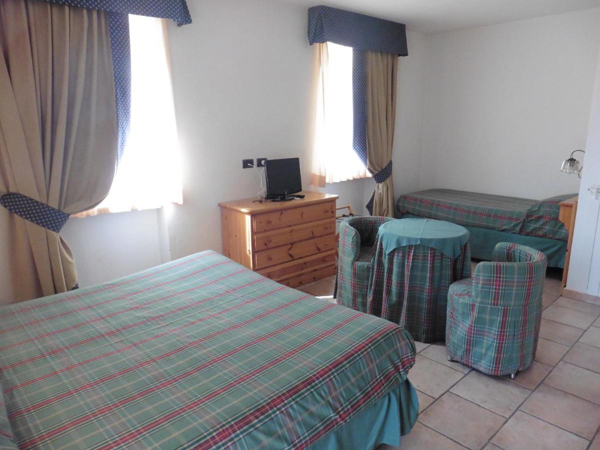Hotel Mont Nery Challand-Saint-Anselme Esterno foto